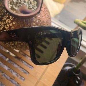 Black ray bans, womens